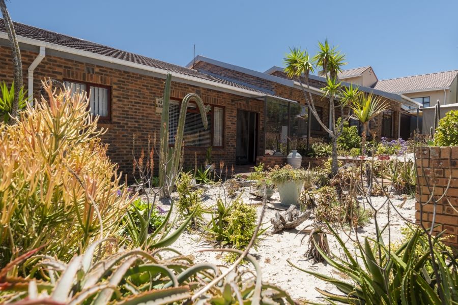 4 Bedroom Property for Sale in Middedorp Western Cape